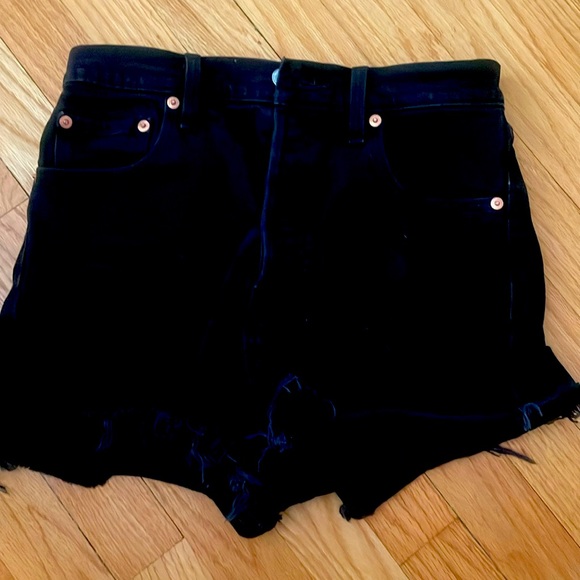 Levi’s black ribcage Jean shorts - Picture 1 of 5